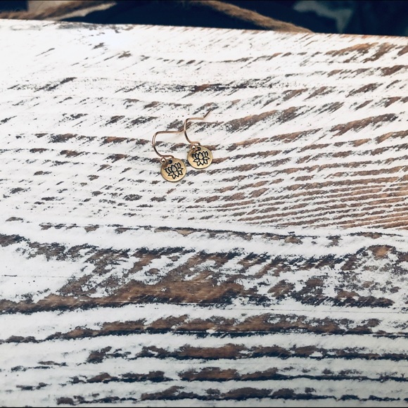 Bohemian Small Gold Lotus Dangling Earrings NWT - Picture 2 of 4